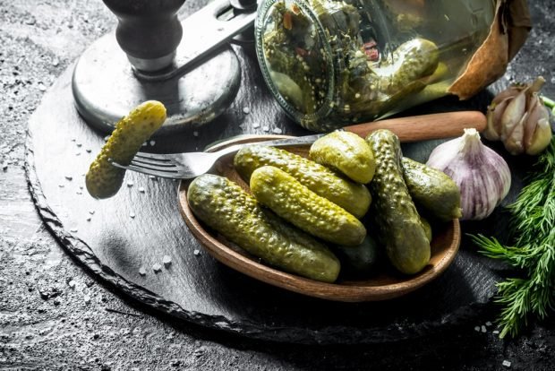 Pickled cucumbers in French for winter