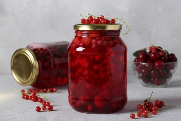 Compote of red berries for winter