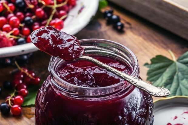 Blueberry and red currant jam