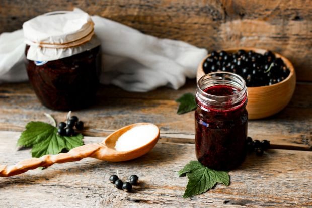 Jam from black currant with sugar