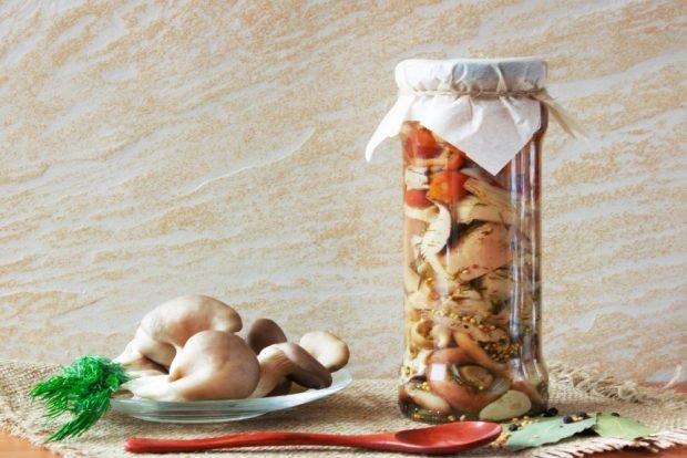 Pickled oyster mushrooms with vinegar for winter