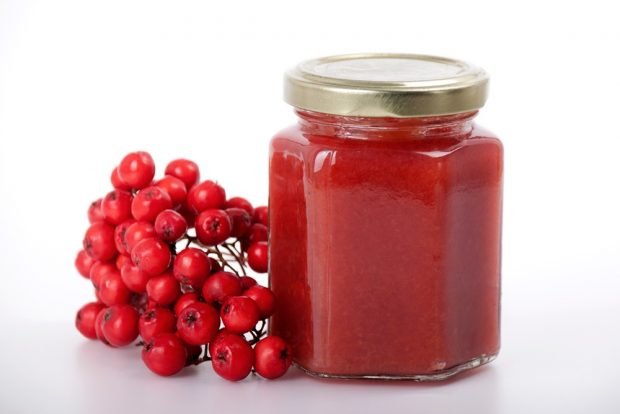 Red mountain ash jam with lemon