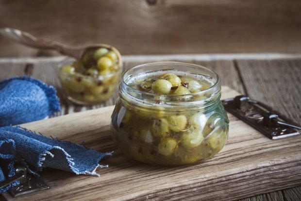 Gooseberry with ginger for winter 