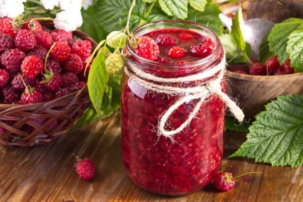 Raspberry jam with whole berries 