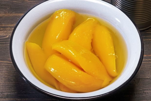 Mango in its own juice for winter