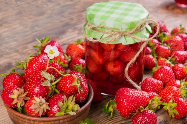 Jam-five minutes of garden strawberries – a simple and delicious recipe, how to cook step by step