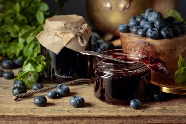 Blueberry and blueberry jam