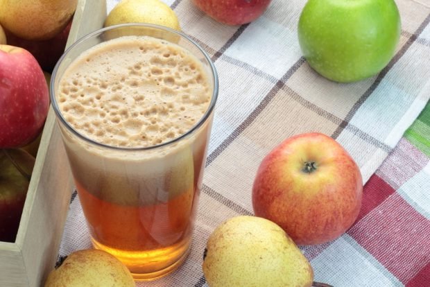 Apple and pear juice for winter 