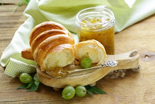 Gooseberry jam with tangerines