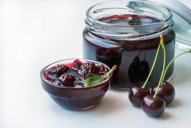 Garden cherry jam with seeds without sterilization 