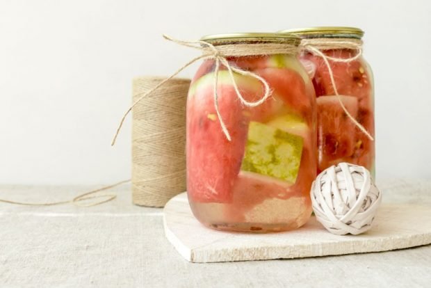 Salted watermelons for winter in jars