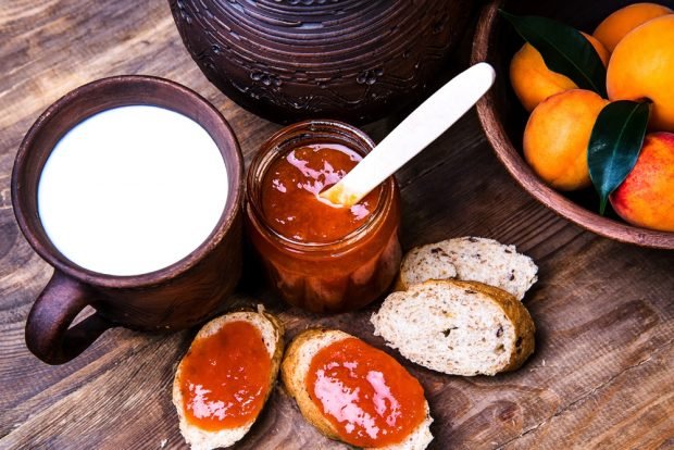 Apricot jam without sugar 