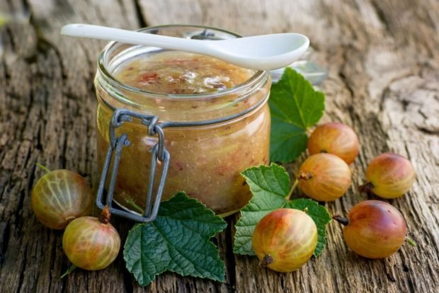 Jam from overripe gooseberries