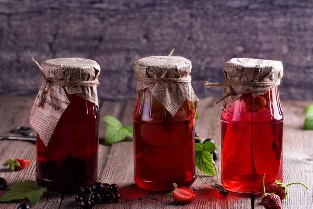 Canned berry compote