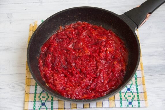 Borscht with beef: photo of recipe preparation, step 6