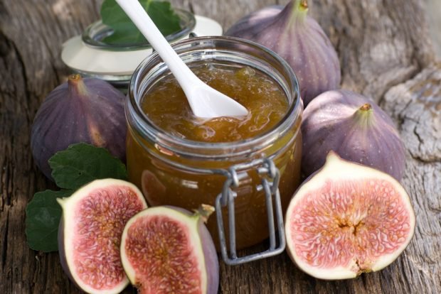 Fig jam with almonds 