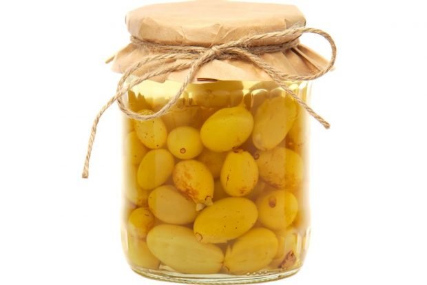 Pickled grapes for winter without sterilization