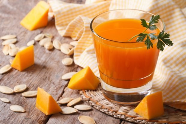 Pumpkin juice with dried apricots for winter 