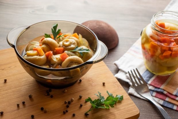 Salad with carrots and mushrooms for winter