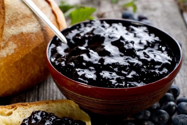 Blueberry jam is a simple and delicious recipe, how to cook step by step