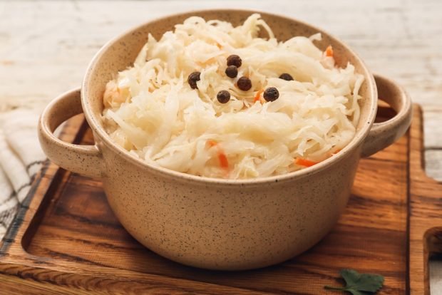 Sauerkraut with cranberries and carrots for winter