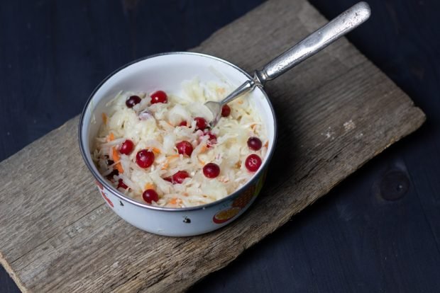 Cabbage with cranberries for winter is a simple and delicious recipe, how to cook step by step