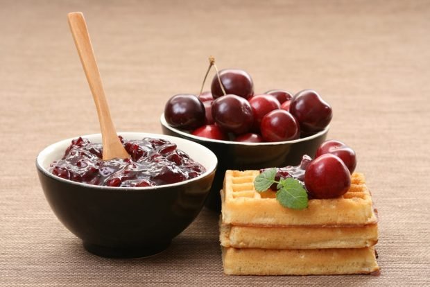 Pitted cherry jam with pectin is a simple and delicious recipe, how to cook step by step