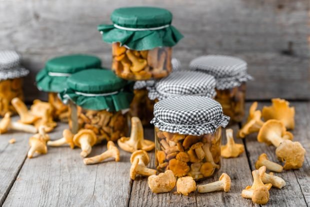 Chanterelles in butter for winter