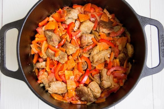 Lagman with pork, potatoes and noodles: photo of recipe preparation, step 4