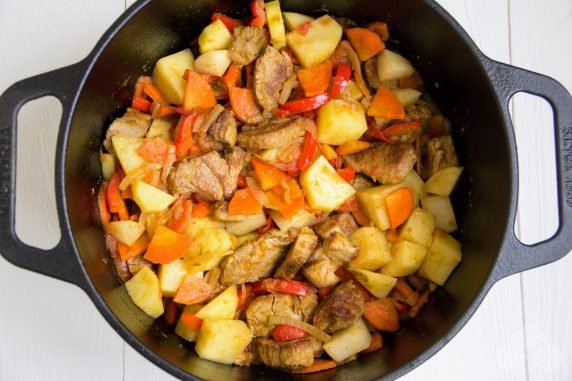 Lagman with pork, potatoes and noodles: photo of recipe preparation, step 5