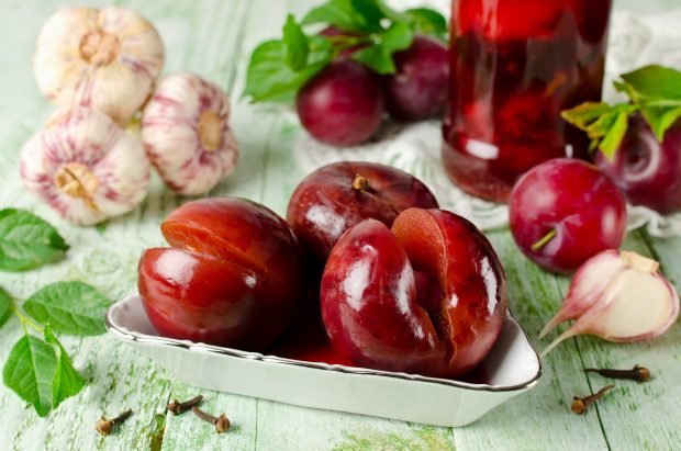 Soaked plums for winter