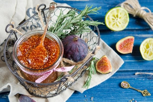 Fig jam with lemon 