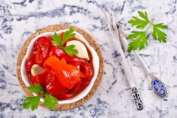 Pickled bell pepper with garlic for winter 