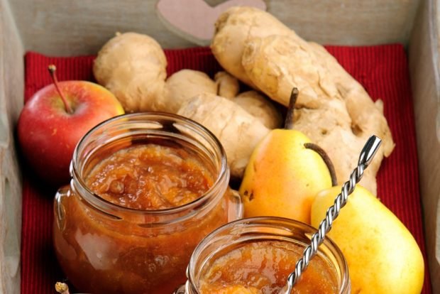 Apple jam with ginger 