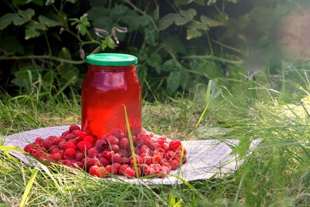 Raspberry compote in jars for winter is a simple and delicious recipe, how to cook step by step