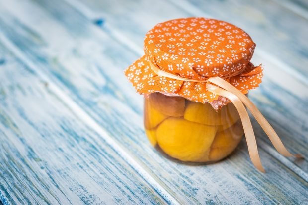 Canned peach compote with citric acid 