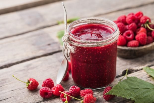 Raspberries with sugar for the winter in a blender