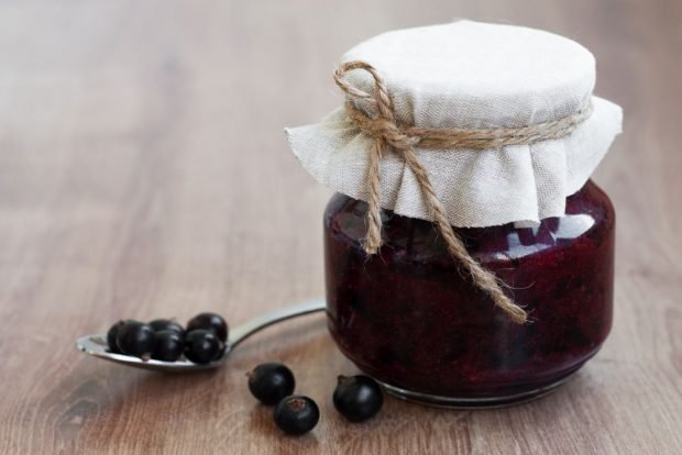 Black currant, ground with sugar without cooking