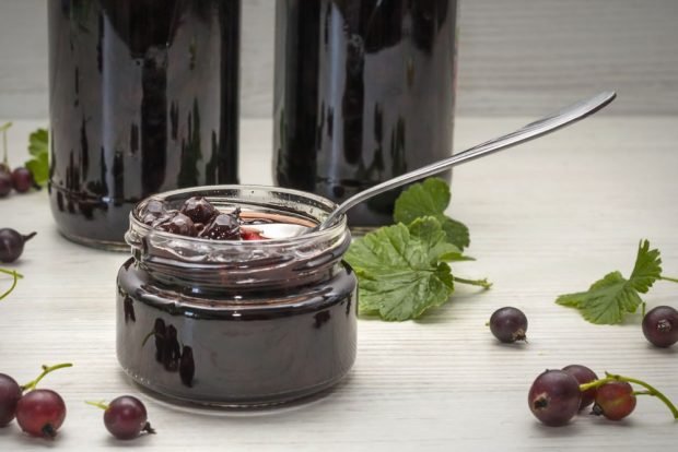 Dark gooseberry jam 