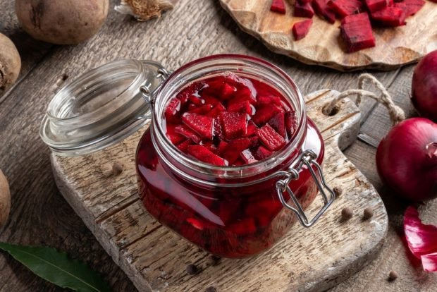 Boiled beets for the winter in jars