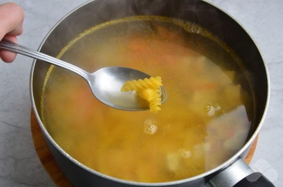 Light chicken broth with pasta : photo of recipe preparation, step 4