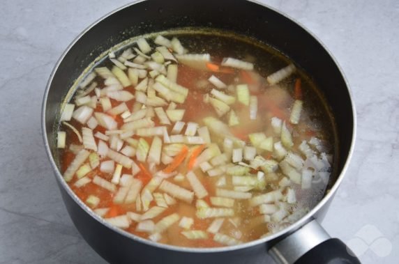 Light chicken broth with pasta : photo of recipe preparation, step 3