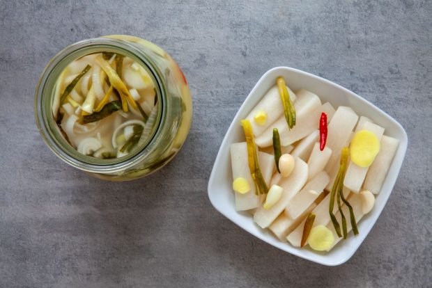 Pickled daikon radish