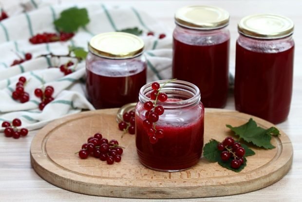 Red currant ketchup for winter 