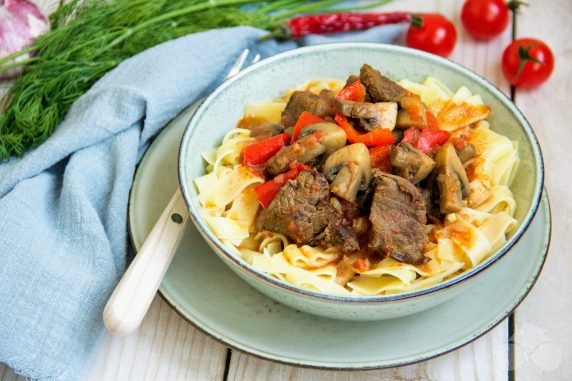 Classic lagman with beef, mushrooms and vegetables: photo of recipe preparation, step 8