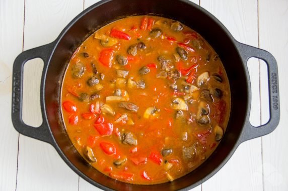 Classic lagman with beef, mushrooms and vegetables: photo of recipe preparation, step 5