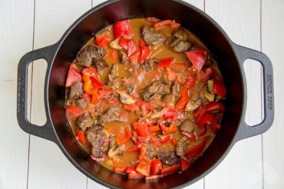 Classic lagman with beef, mushrooms and vegetables: photo of recipe preparation, step 4