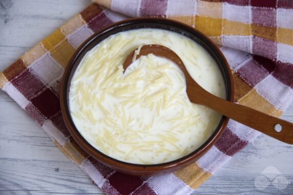 Milk soup with vermicelli: photo of recipe preparation, step 3