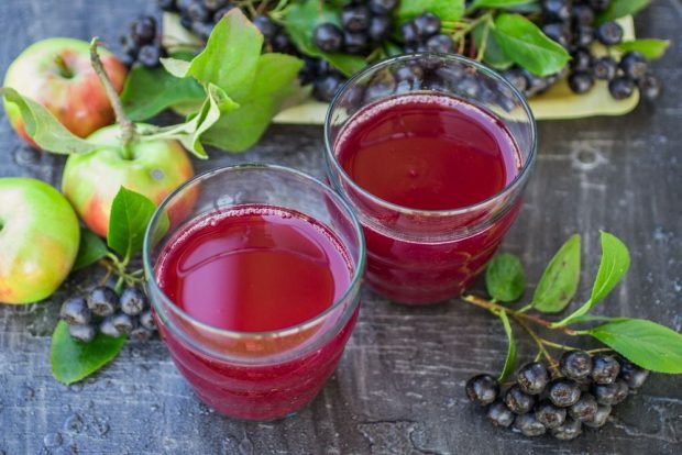 Compote of apples and chokeberry for the winter without sterilization