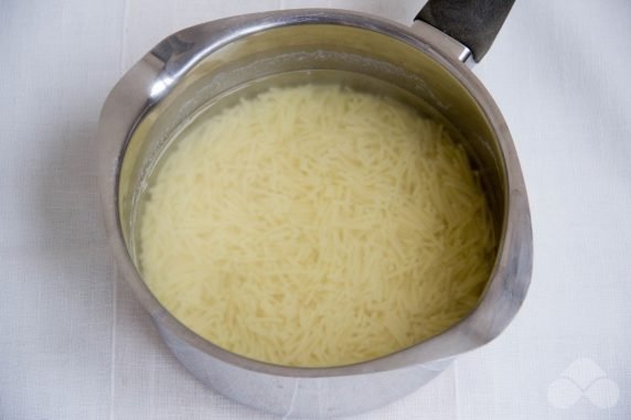 Perfect milk soup with vermicelli: photo of recipe preparation, step 1